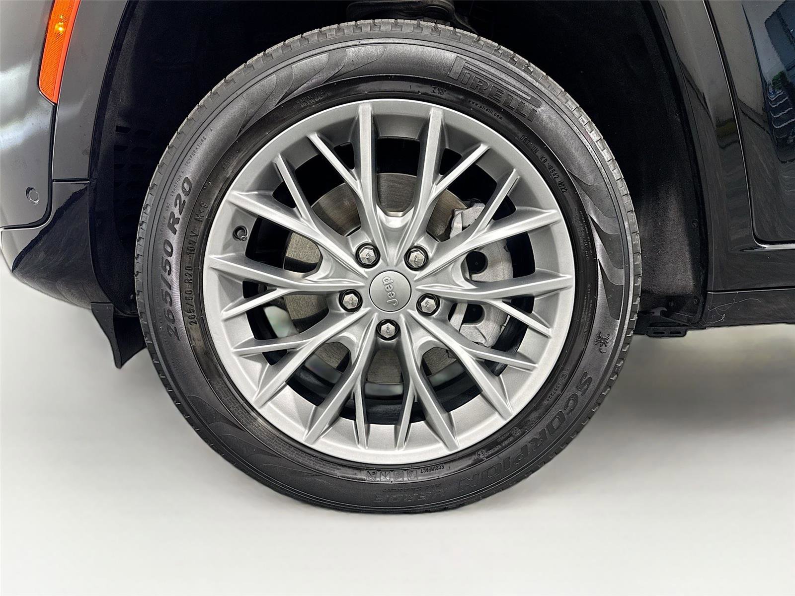 Used 2022 Jeep Grand Cherokee Summit w/ Luxury Tech Group V image 34