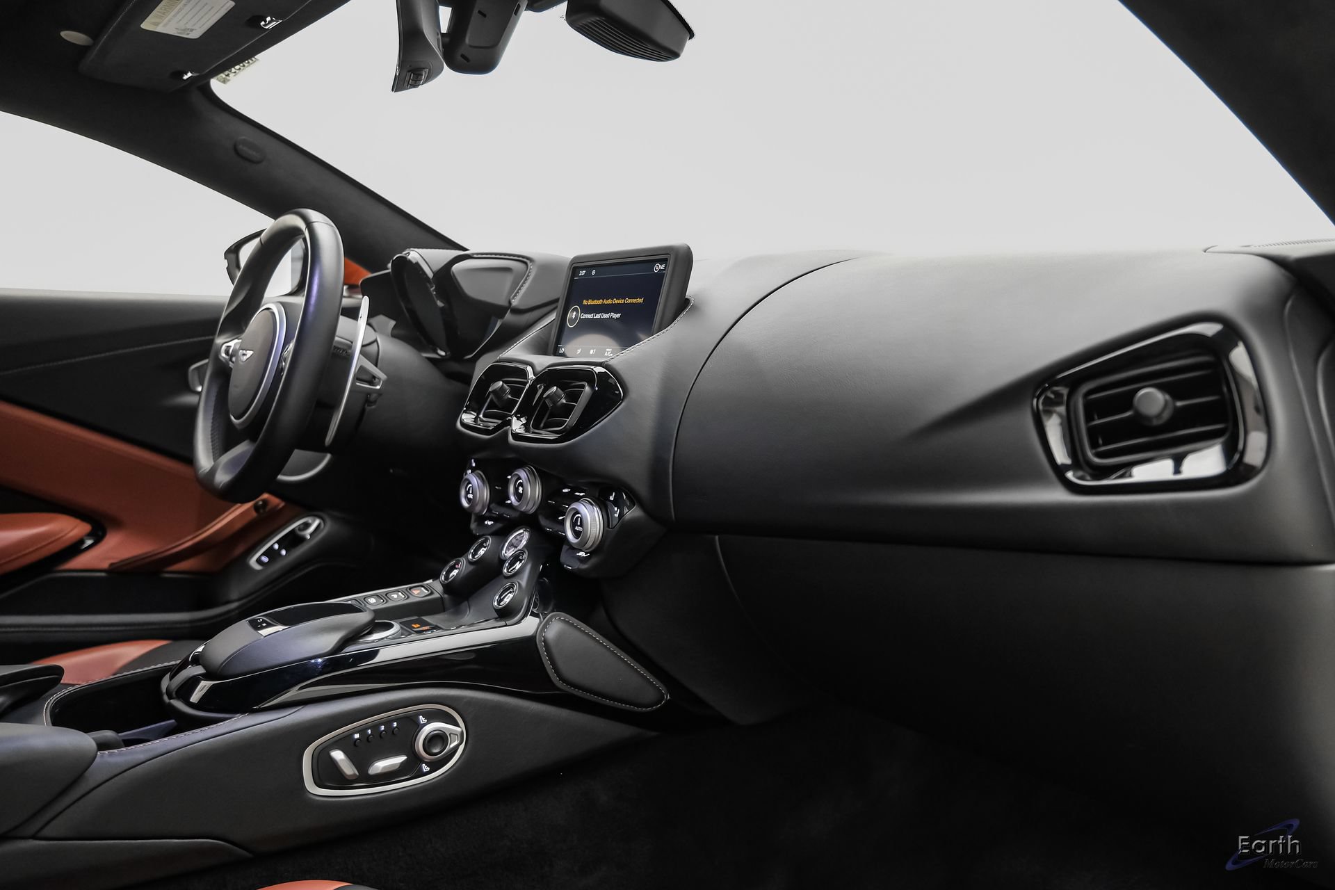 Used 2019 Aston Martin V8 Vantage Coupe RWD image 50