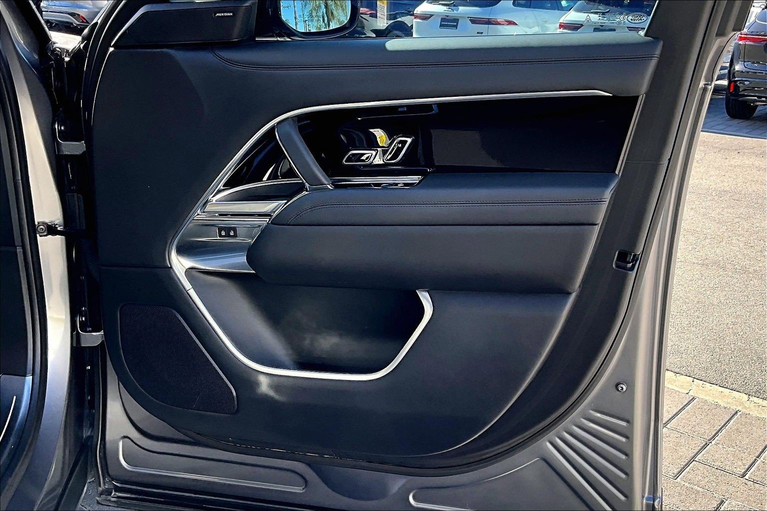 Used 2023 Land Rover Range Rover SE image 24