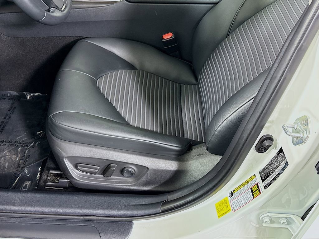 Used 2021 Toyota Camry SE w/ Cold Weather Package FWD image 25