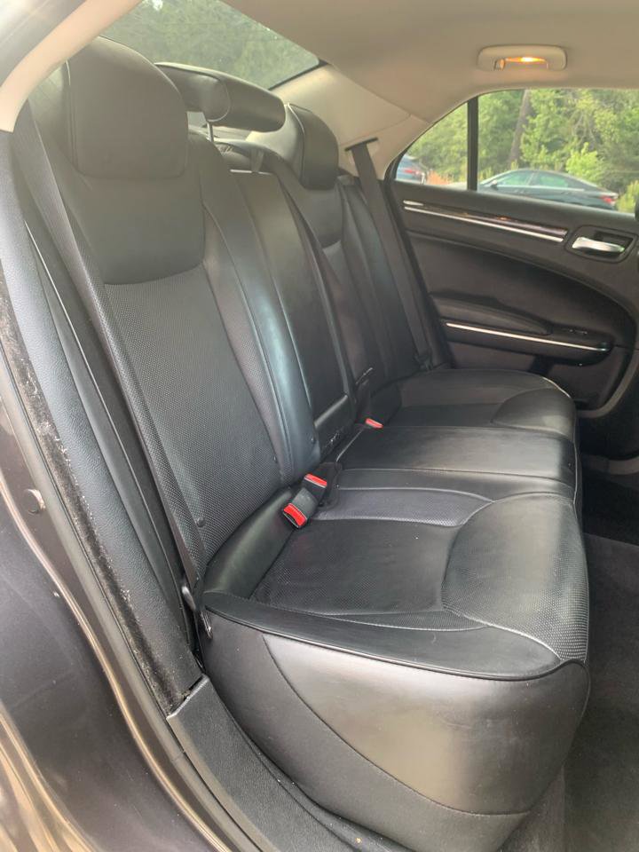 Used 2018 Chrysler 300 Limited RWD image 10