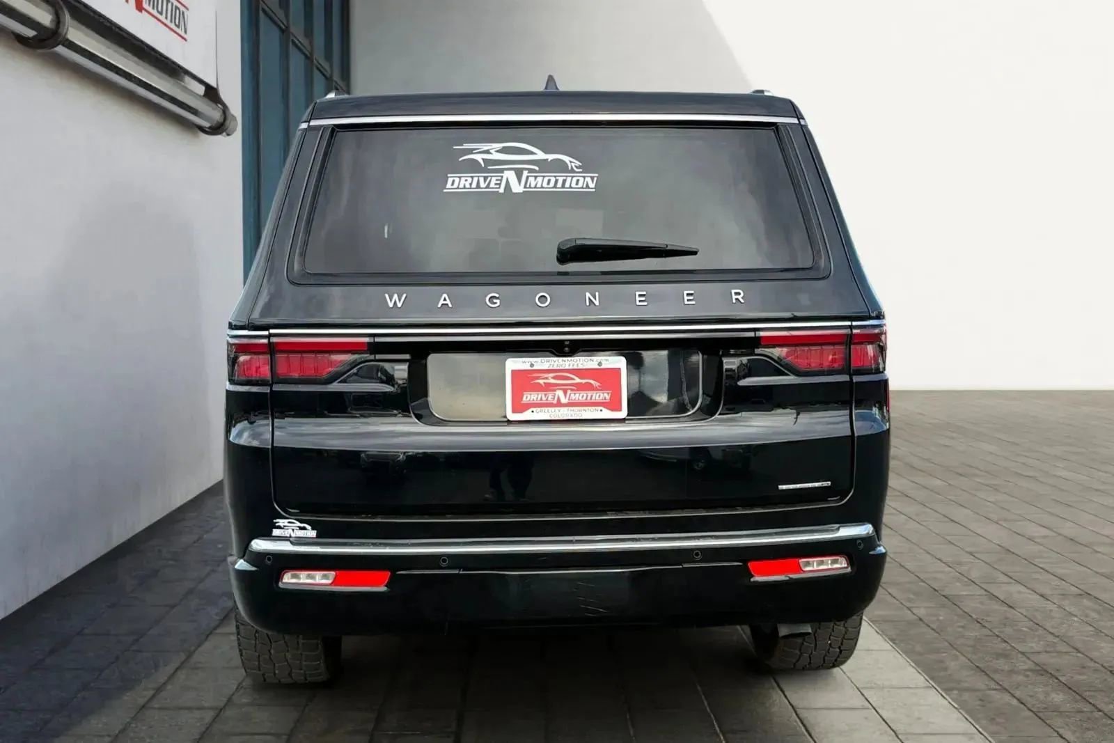 Used 2024 Jeep Wagoneer Series III w/ HD Trailer Tow Package image 5