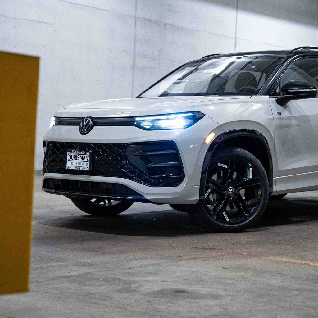 New 2026 Volkswagen Tiguan SE R-Line image 2