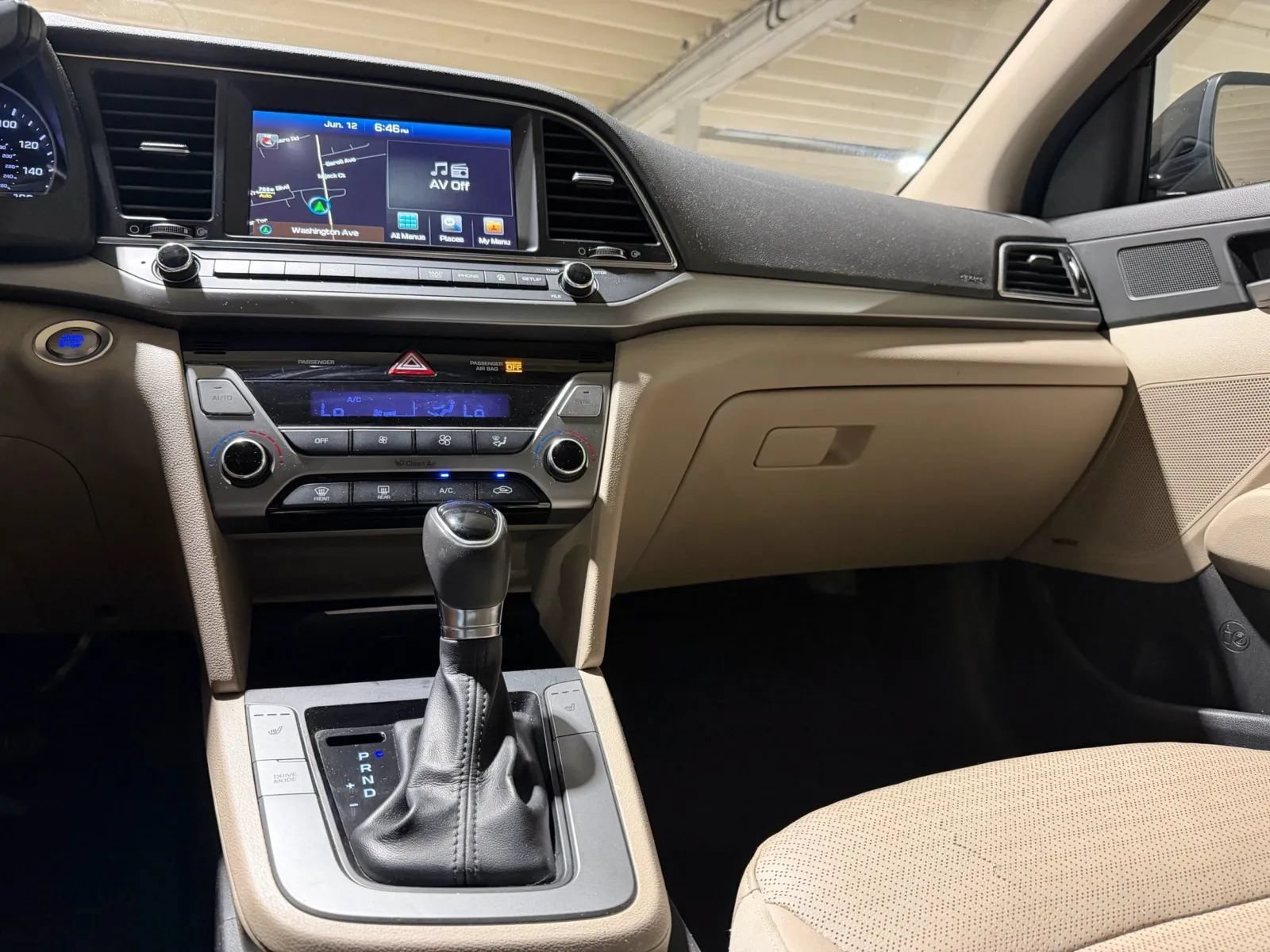 Used 2017 Hyundai Elantra Limited w/ Limited Tech Package 04 FWD image 14