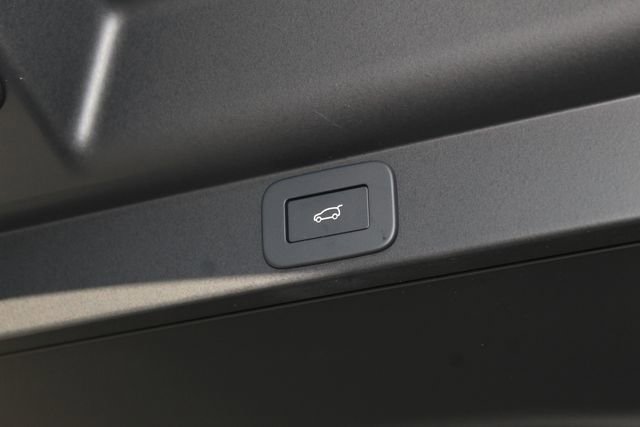 New 2026 Land Rover Range Rover SE image 13