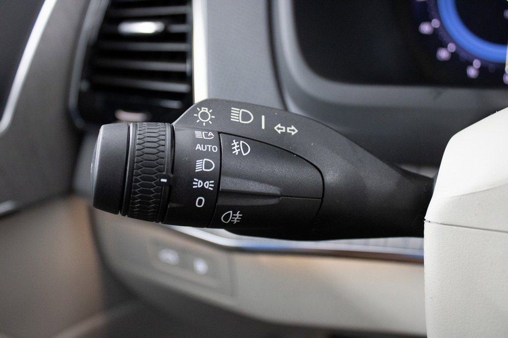 Certified 2025 Volvo XC90 T8 Plus w/ Protection Package Premier image 19