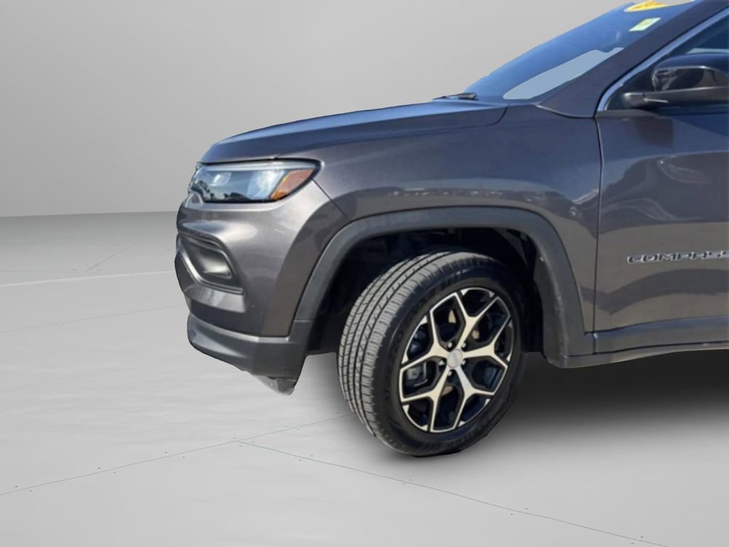 Certified 2024 Jeep Compass Latitude image 35