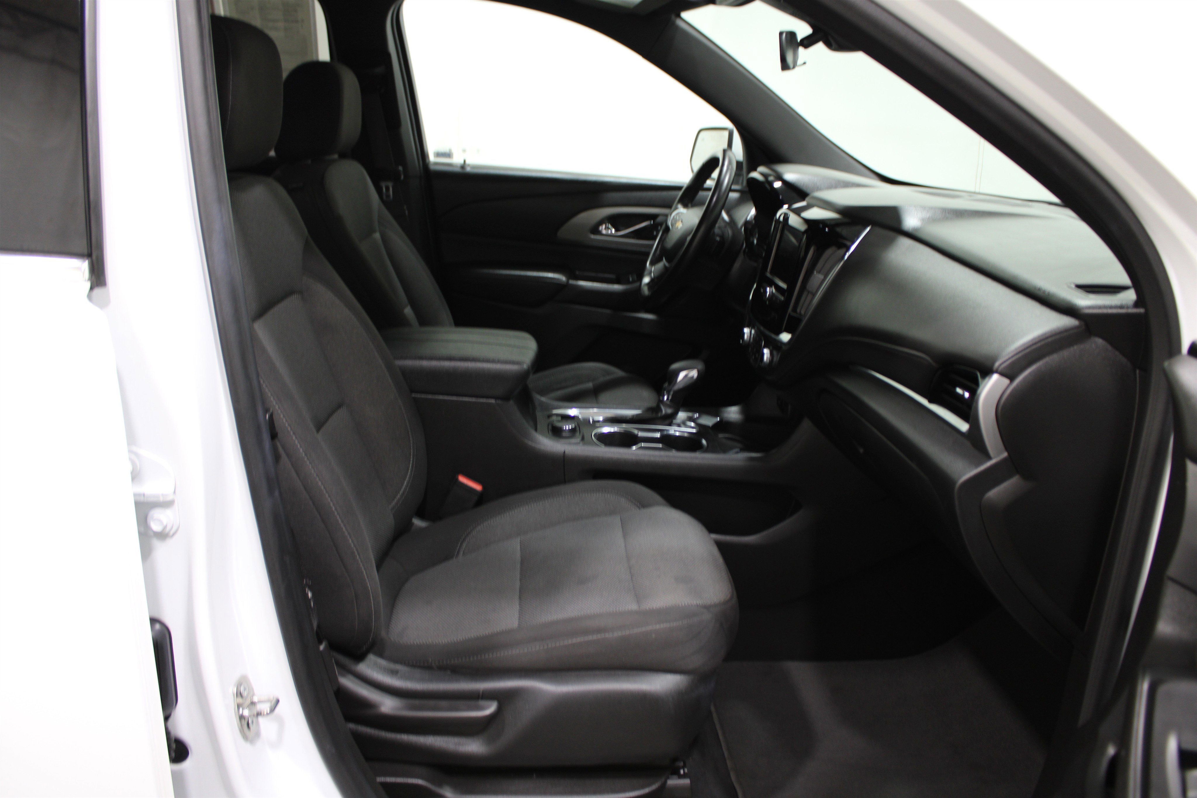 Used 2023 Chevrolet Traverse LT image 29