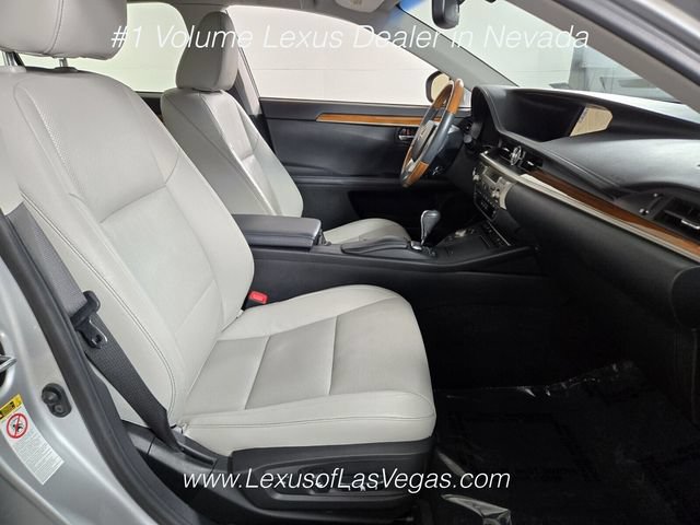 Used 2014 Lexus ES 300h w/ Luxury Package w/Bamboo Trim FWD image 23