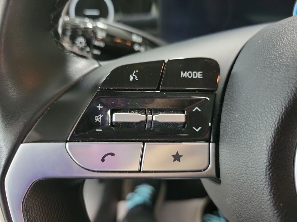 Used 2024 Hyundai Elantra Limited image 33