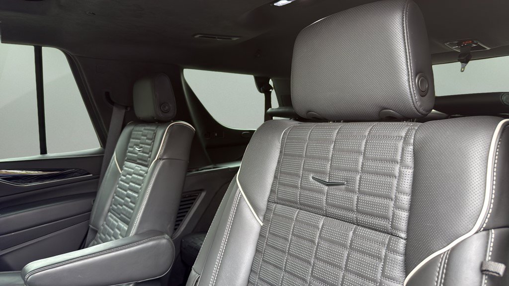 Certified 2023 Cadillac Escalade V w/ LPO, ONYX Package AWD/4WD image 13