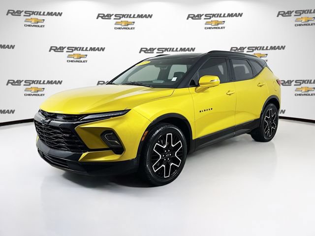 Used 2023 Chevrolet Blazer RS w/ Driver Confidence II Package FWD image 3