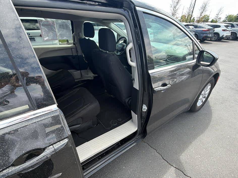 Used 2023 Chrysler Voyager LX FWD image 19