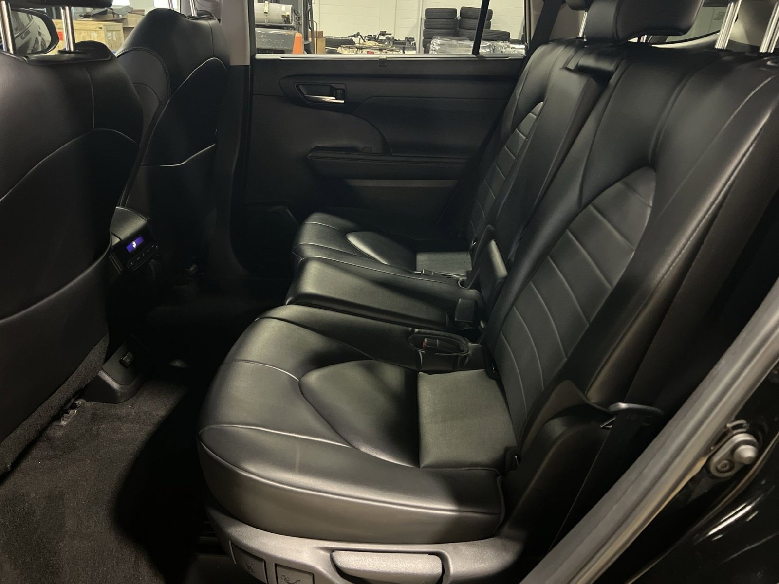 Used 2023 Toyota Highlander XLE FWD image 25