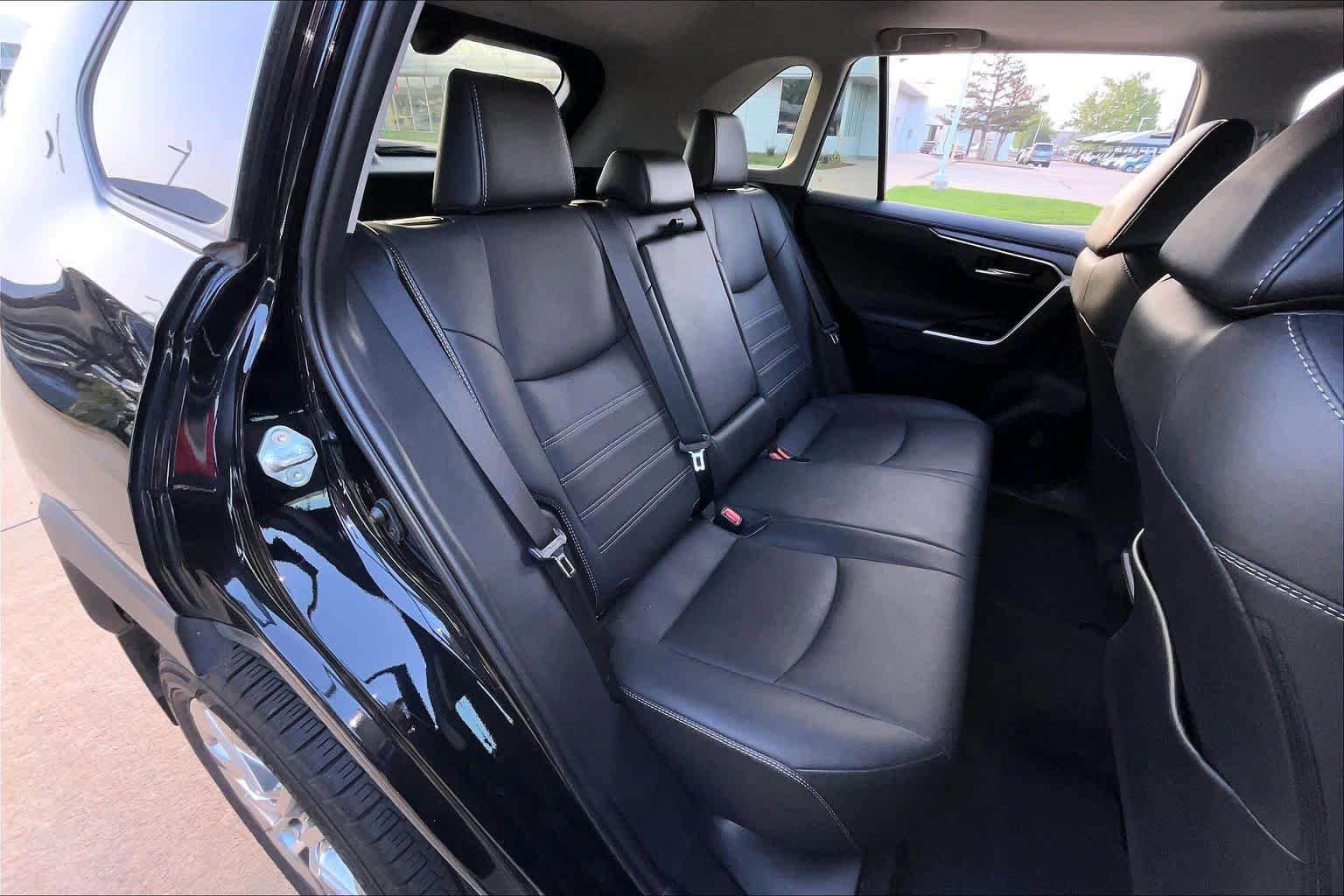 Used 2019 Toyota RAV4 Limited w/ Cold Weather Package FWD image 20