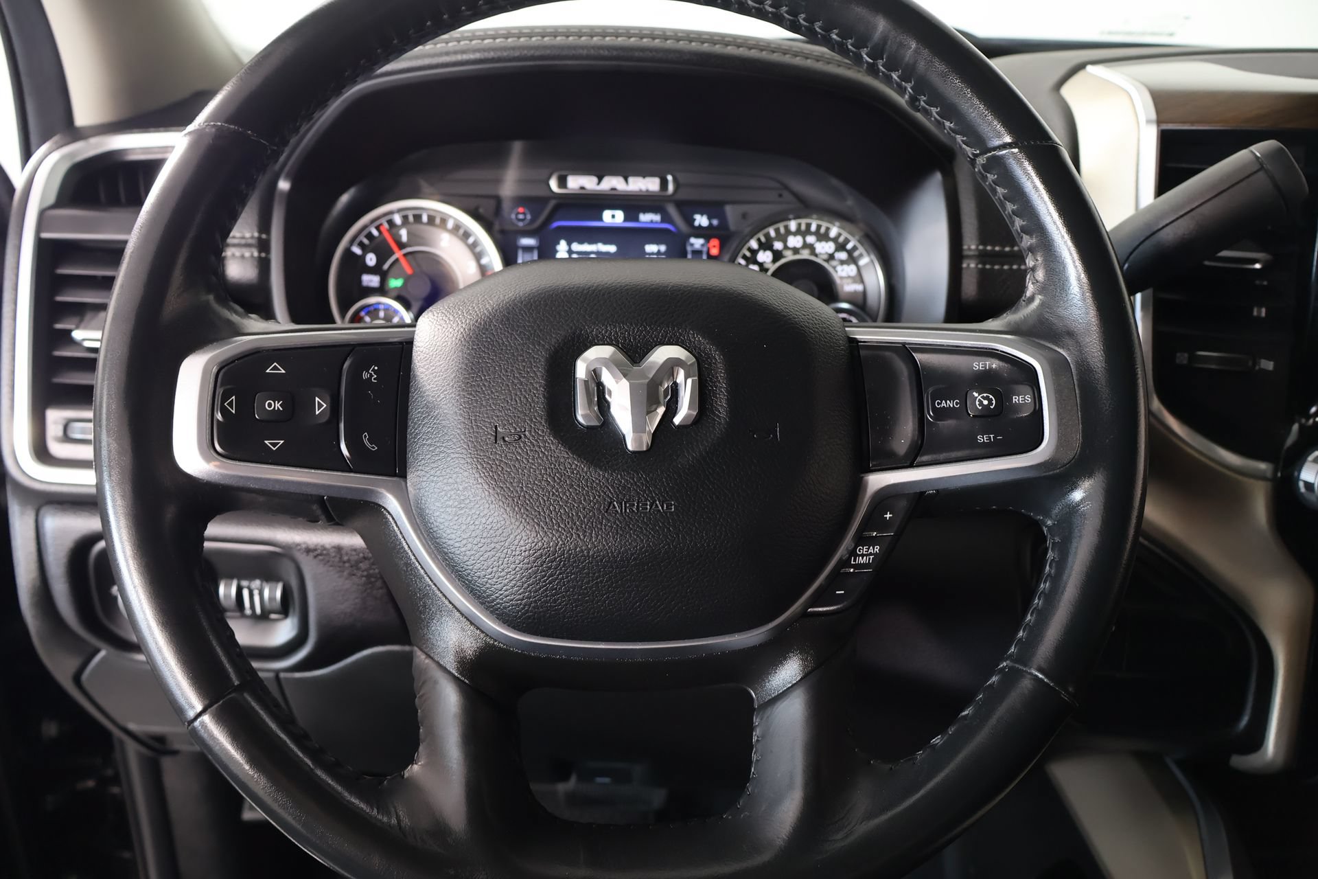 Used 2023 RAM 2500 Laramie AWD/4WD image 3