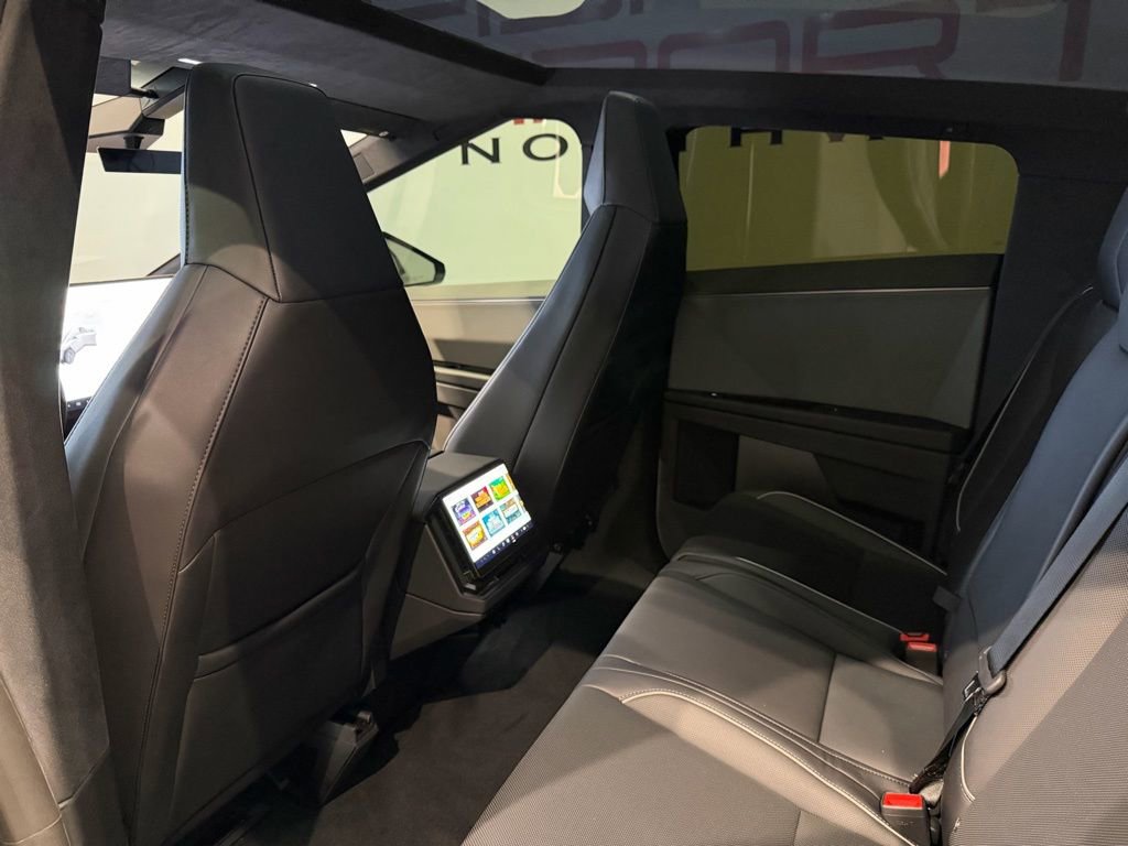 Used 2024 Tesla Cybertruck AWD Crew Cab image 37