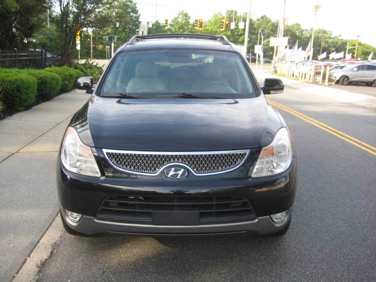 Used 2011 Hyundai Veracruz GLS w/ Premium Pkg 2 FWD image 2