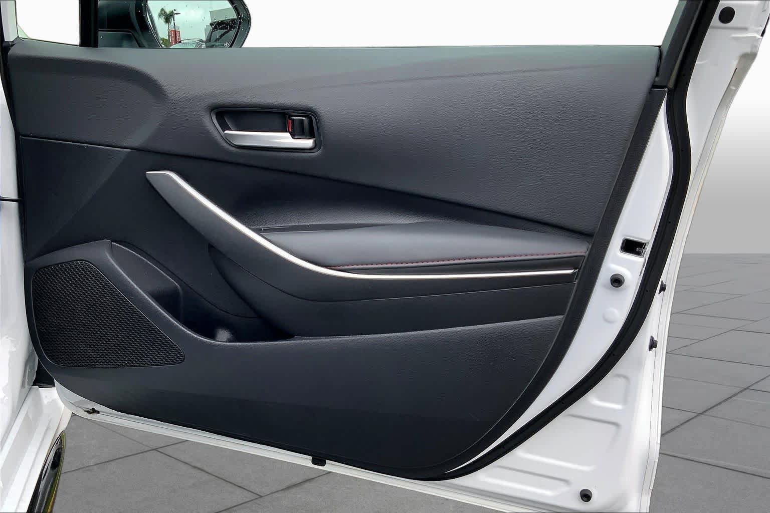 Certified 2025 Toyota Corolla SE w/ SE Premium Package FWD image 22