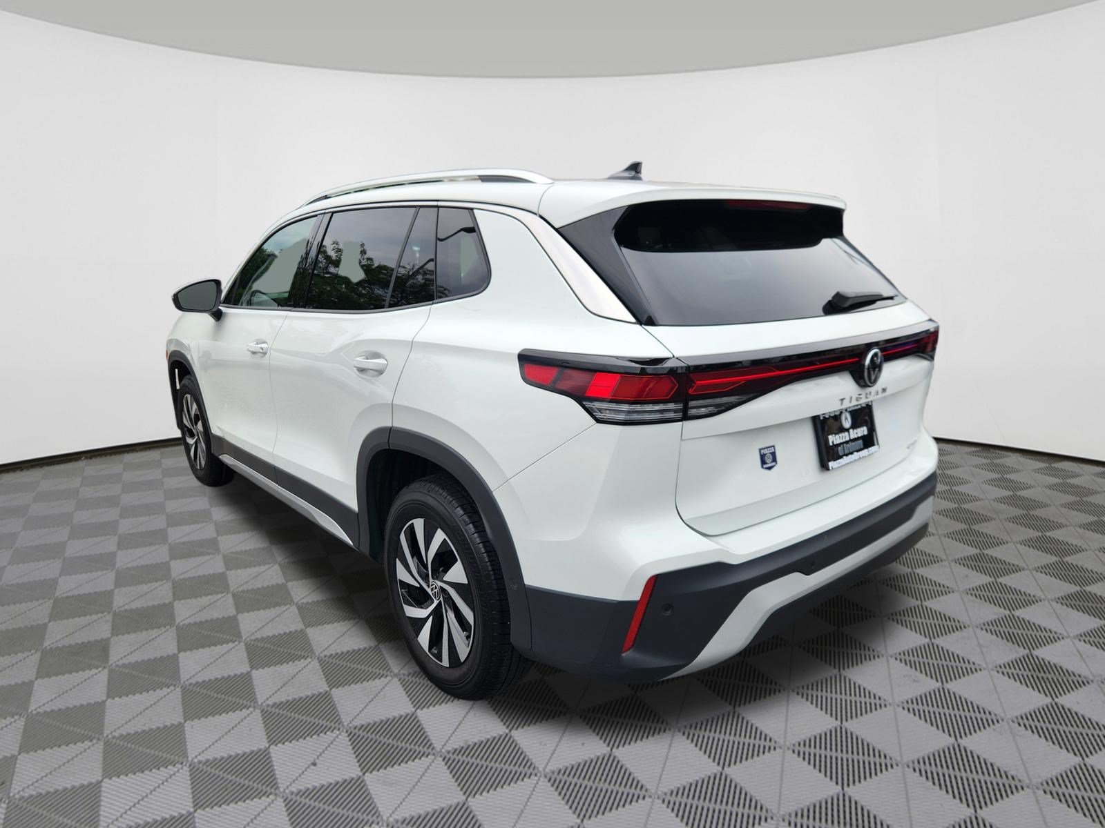 Certified 2025 Volkswagen Tiguan S AWD/4WD image 3