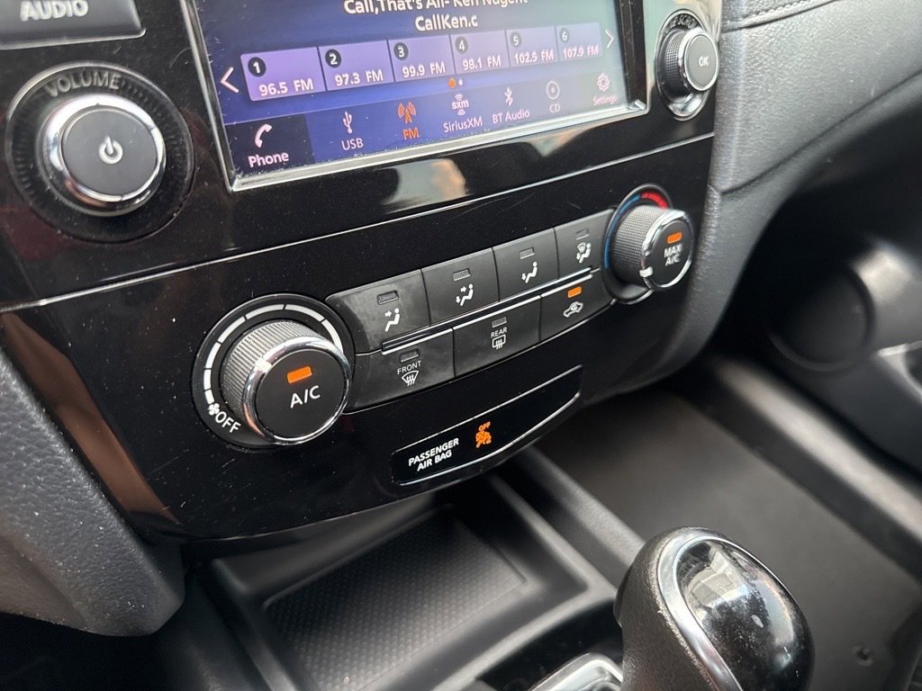 Used 2018 Nissan Rogue S image 18