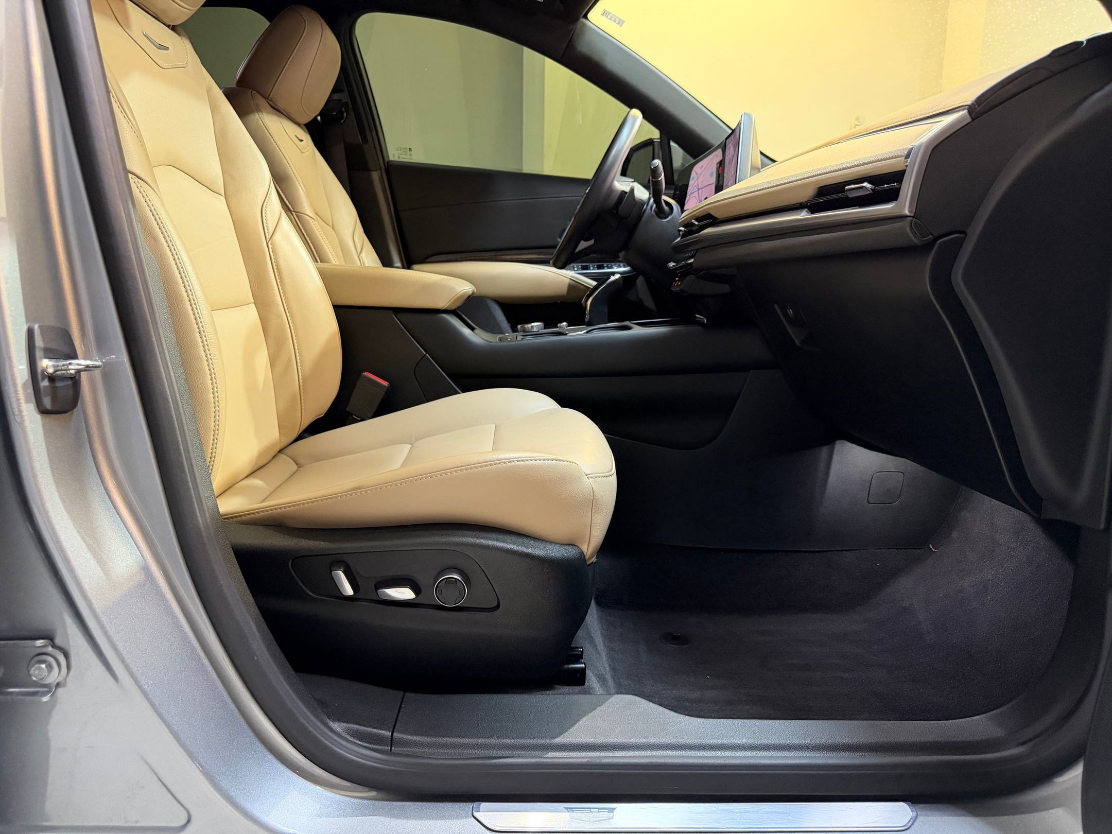 Certified 2024 Cadillac XT4 Premium Luxury image 47