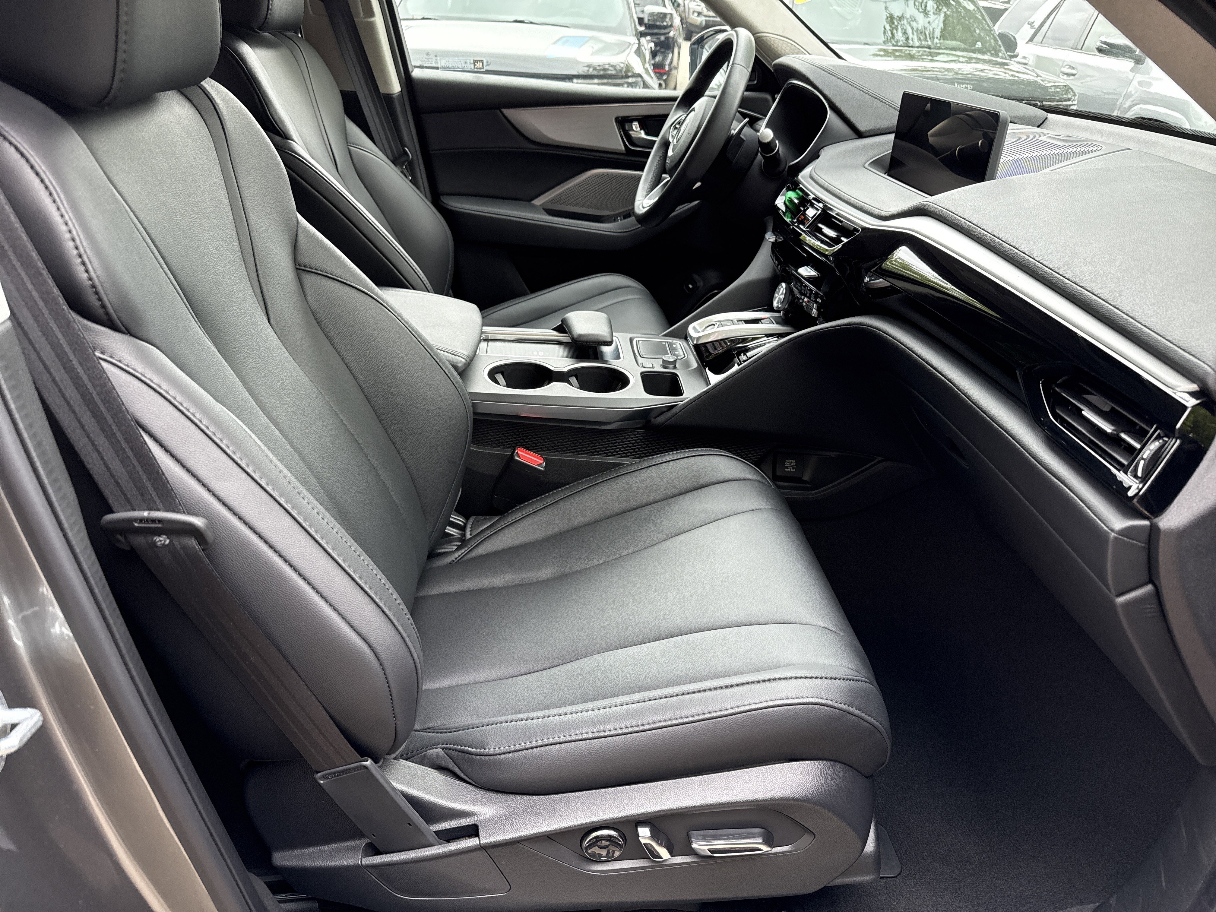 Used 2024 Acura MDX FWD image 13