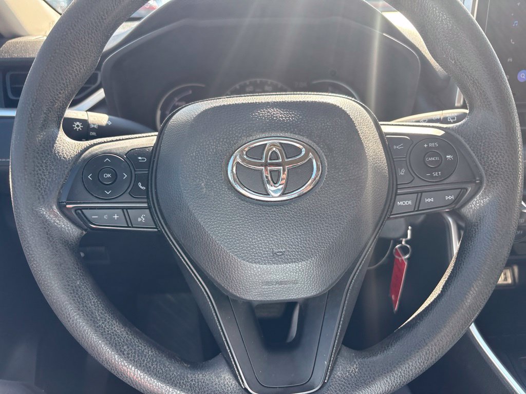 Used 2025 Toyota RAV4 LE AWD/4WD image 2