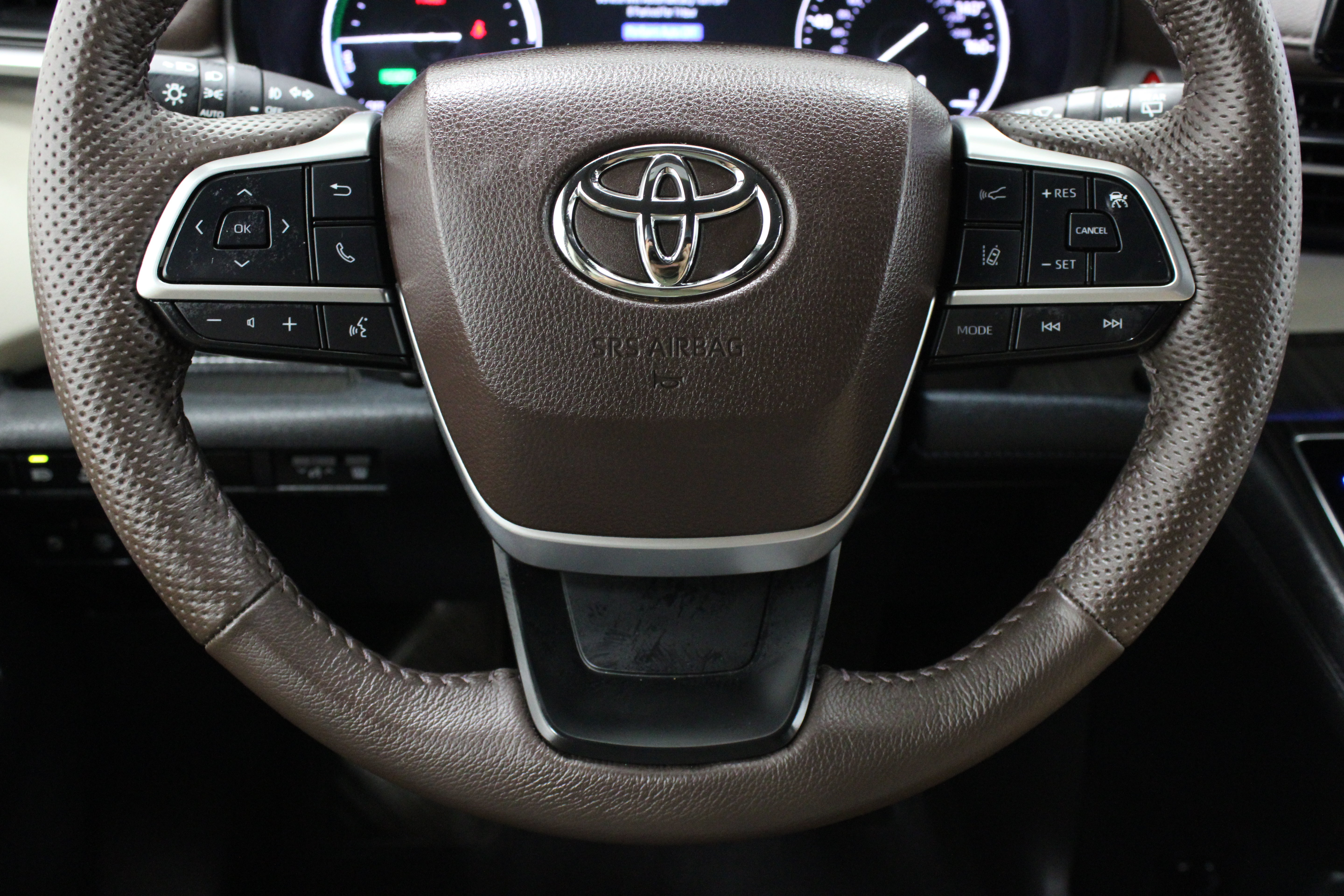 Used 2024 Toyota Sienna Platinum FWD image 27