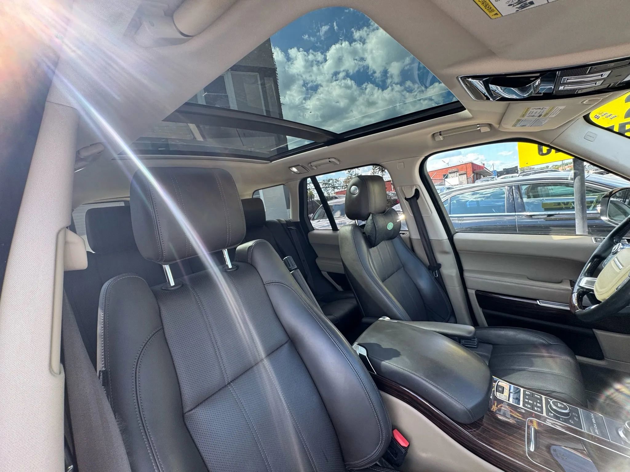 Used 2017 Land Rover Range Rover Supercharged image 25