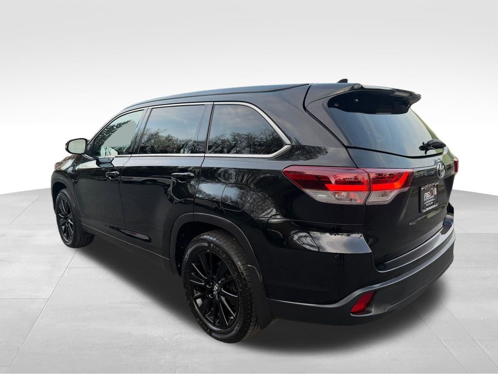 Used 2019 Toyota Highlander SE AWD/4WD image 4