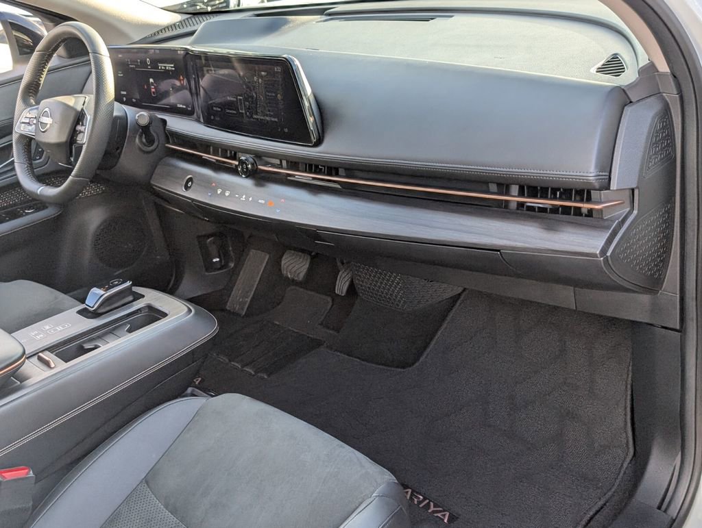 Used 2024 Nissan Ariya AWD image 17