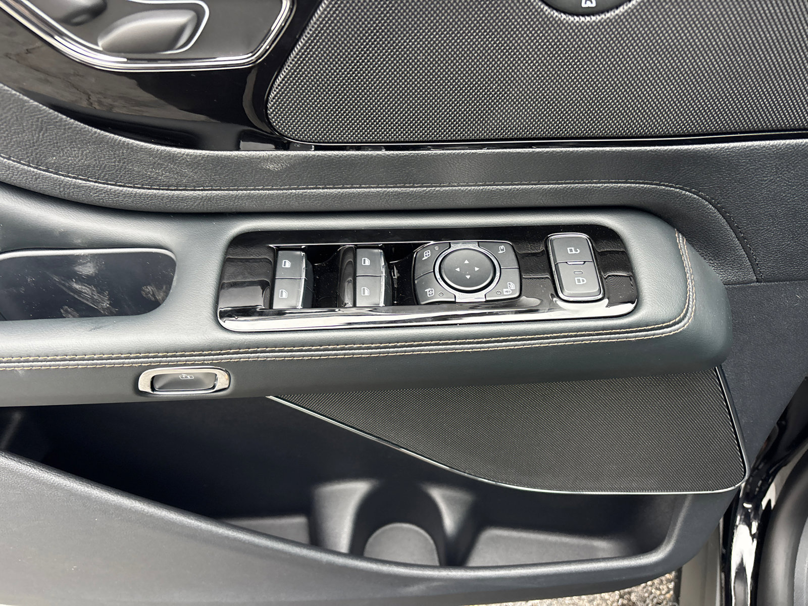 New 2026 Lincoln Aviator Reserve AWD/4WD image 13