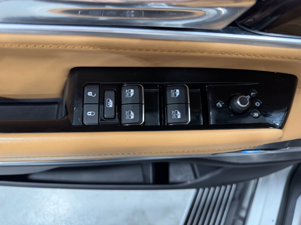 Used 2022 Jeep Grand Wagoneer Series III w/ Rear Seat Video Group 1 image 34