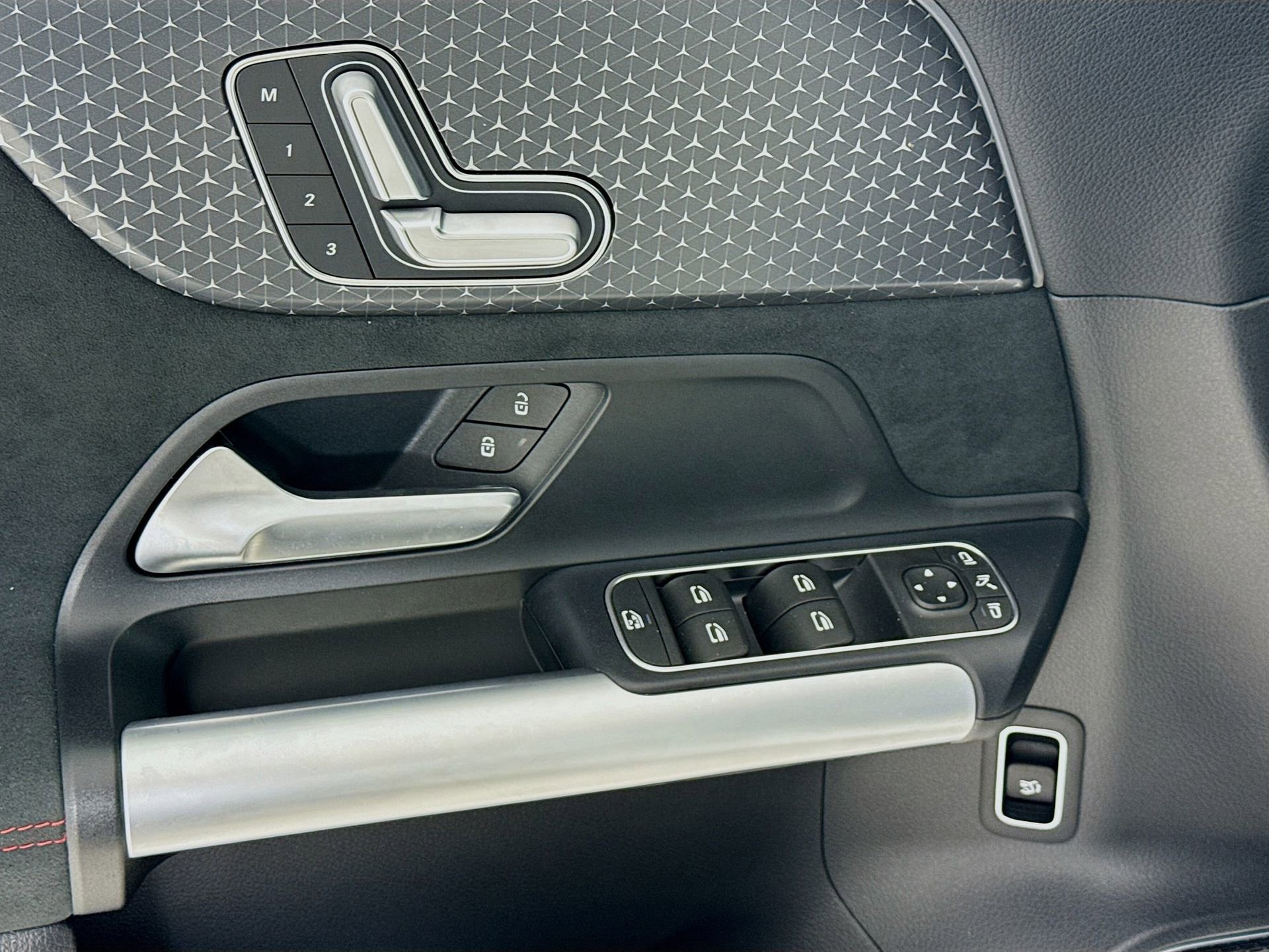 Used 2025 Mercedes-Benz GLA 250 image 18