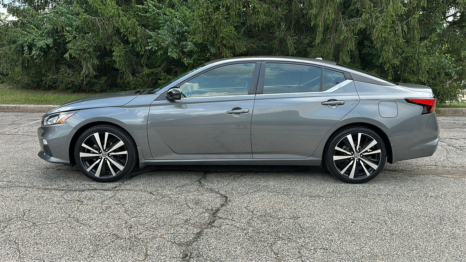 Certified 2021 Nissan Altima 2.5 SR w/ SR Premium Package FWD image 28