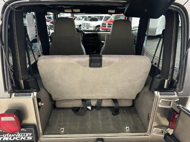 Used 2004 Jeep Wrangler Rubicon w/ Dual Top Group image 19