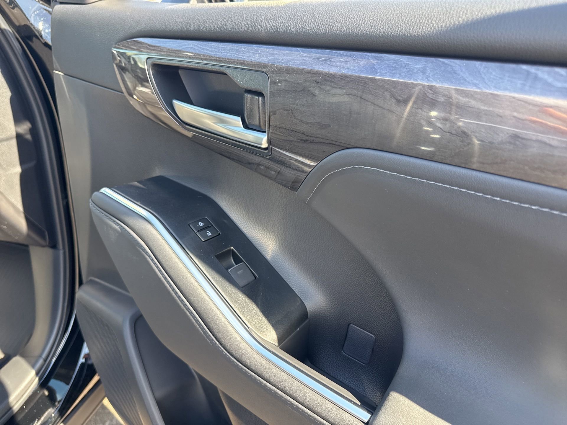 New 2026 Toyota Highlander Platinum image 14