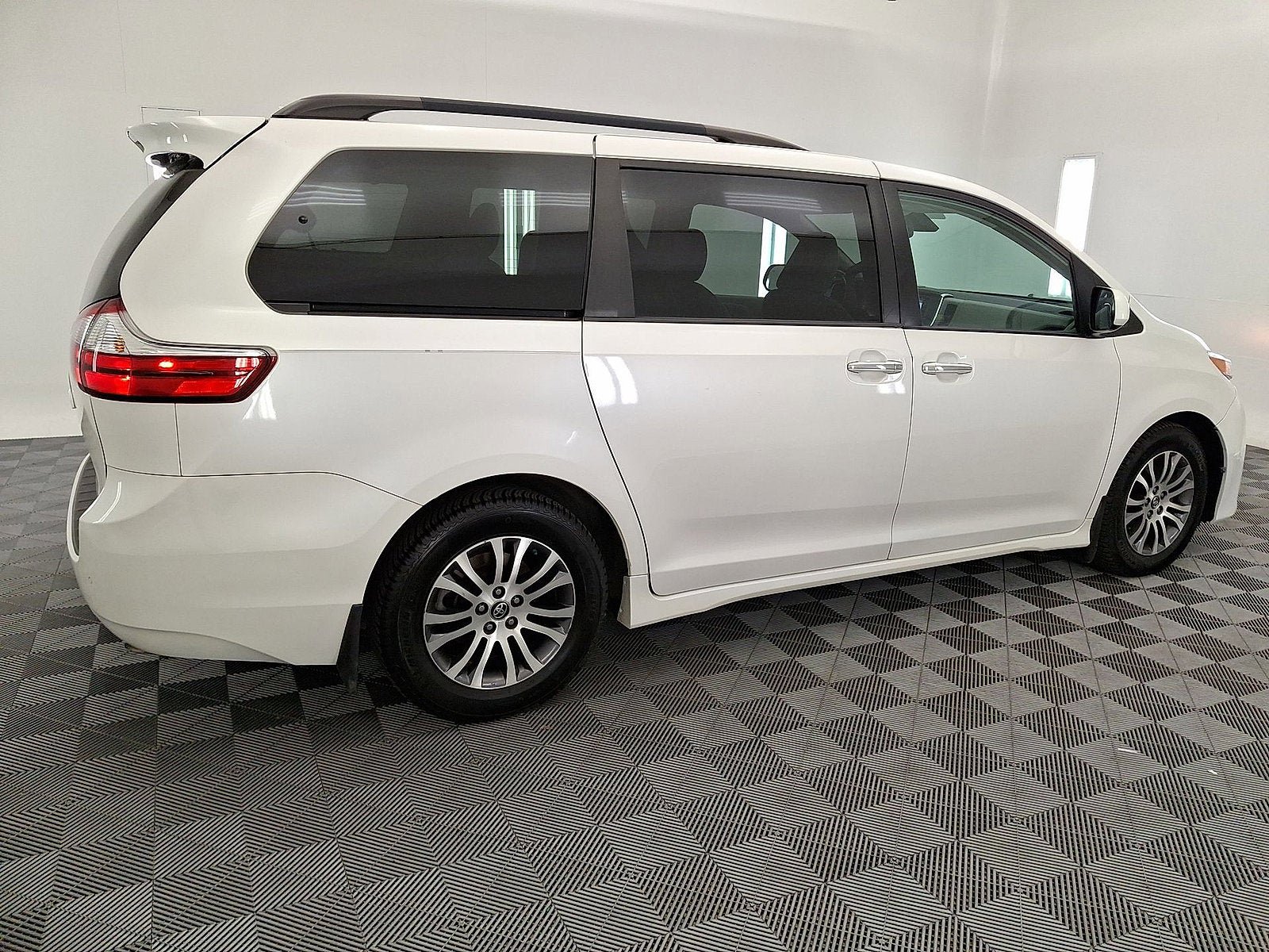 Certified 2019 Toyota Sienna XLE w/ XLE Navigation Package FWD image 26