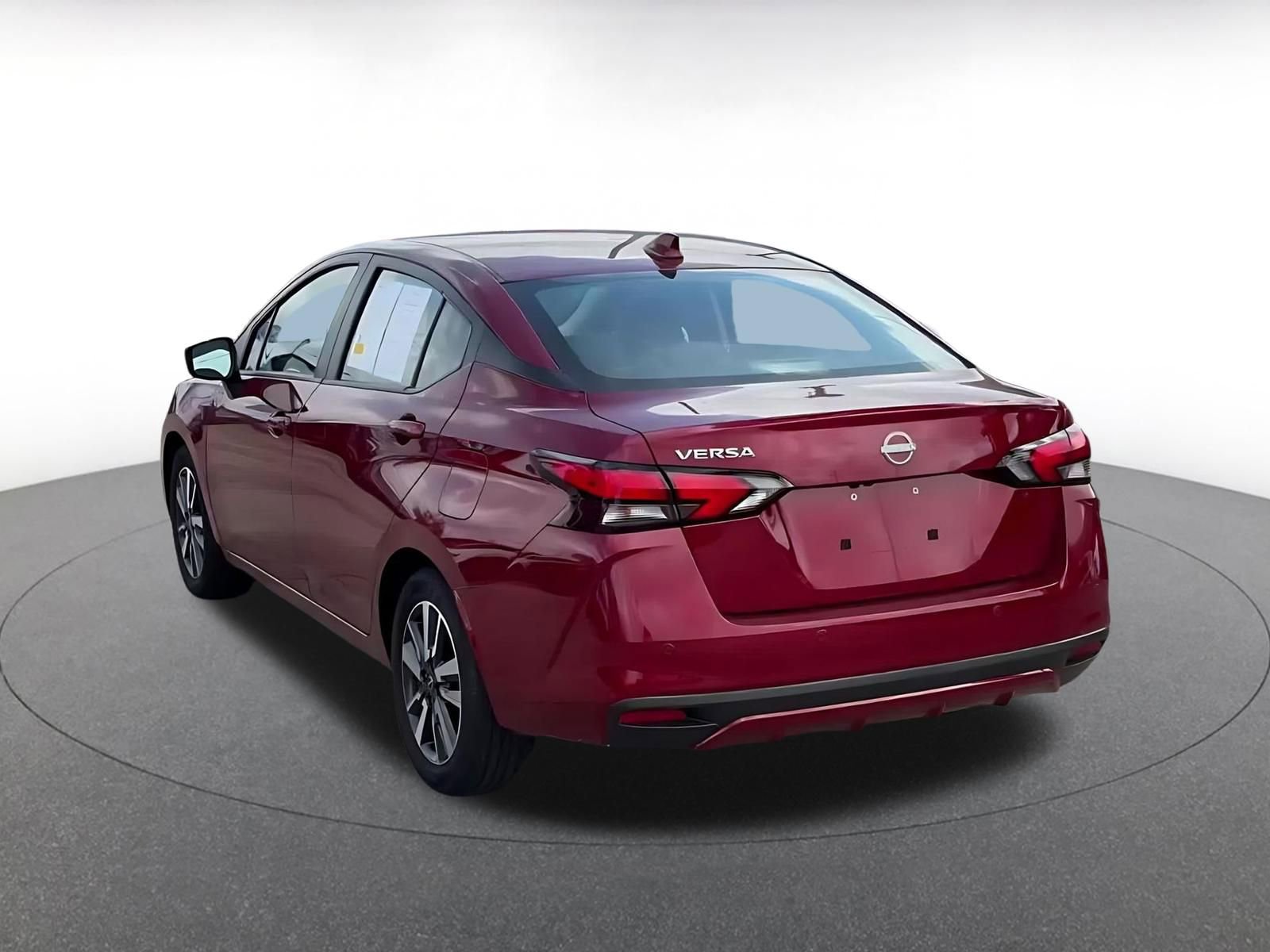 Used 2025 Nissan Versa SV image 9