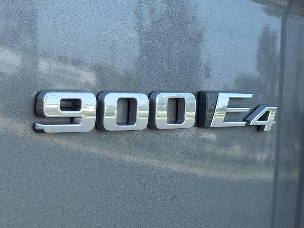 Used 2026 Cadillac Vistiq Platinum w/ LPO, Floor Liner Package AWD/4WD image 11