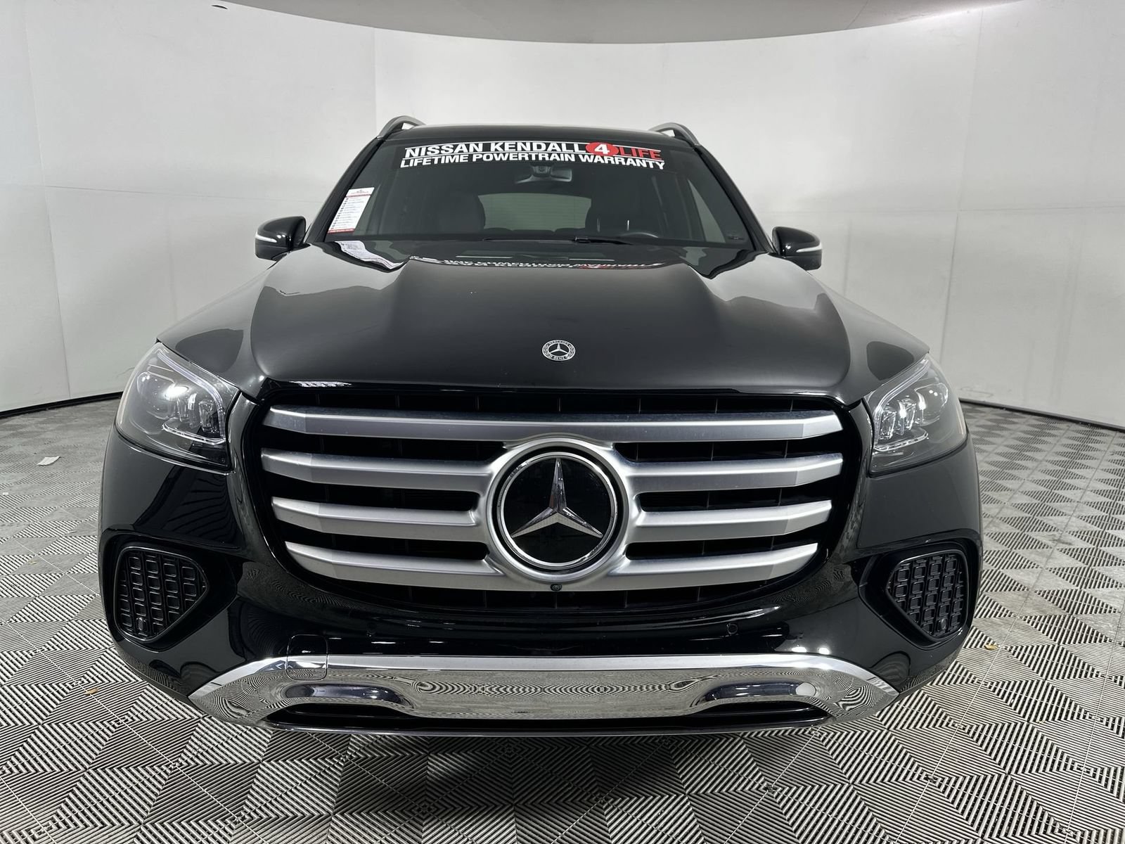 Used 2024 Mercedes-Benz GLS 450 4MATIC image 3