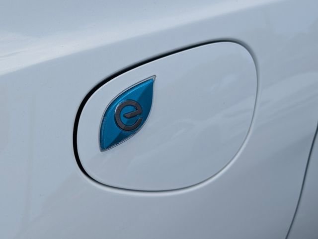 Used 2025 Chrysler Pacifica Select FWD image 19