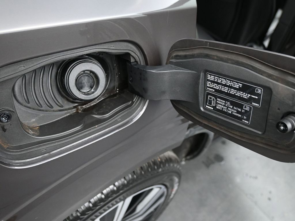 Certified 2023 Volvo XC60 B5 Plus w/ Protection Package Premier image 18