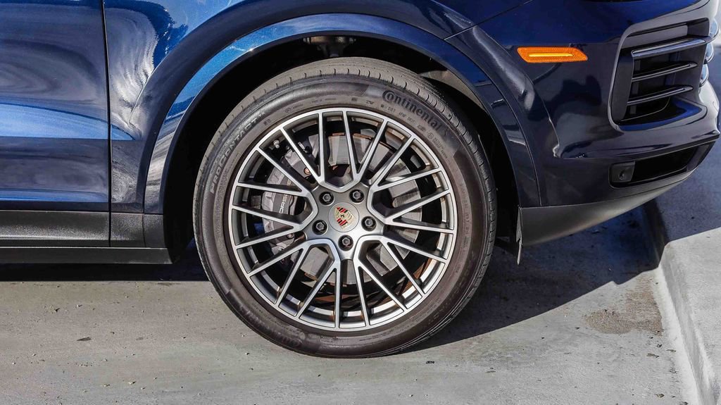 Used 2023 Porsche Cayenne Platinum Edition image 11