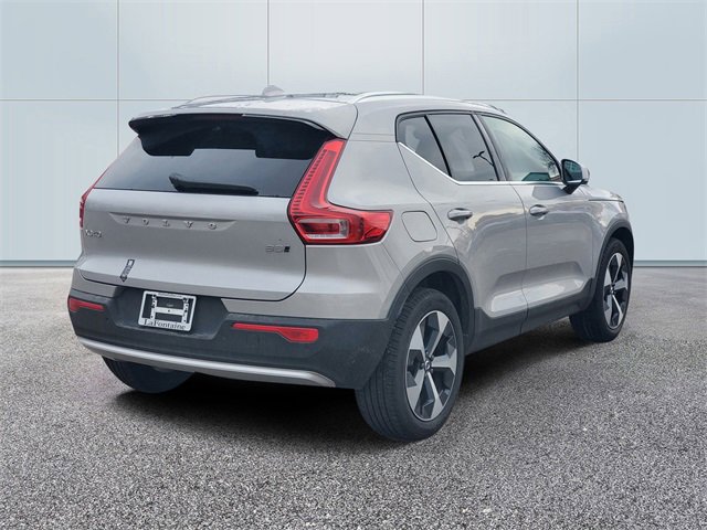 Used 2025 Volvo XC40 B5 Core w/ Protection Package Premier image 4