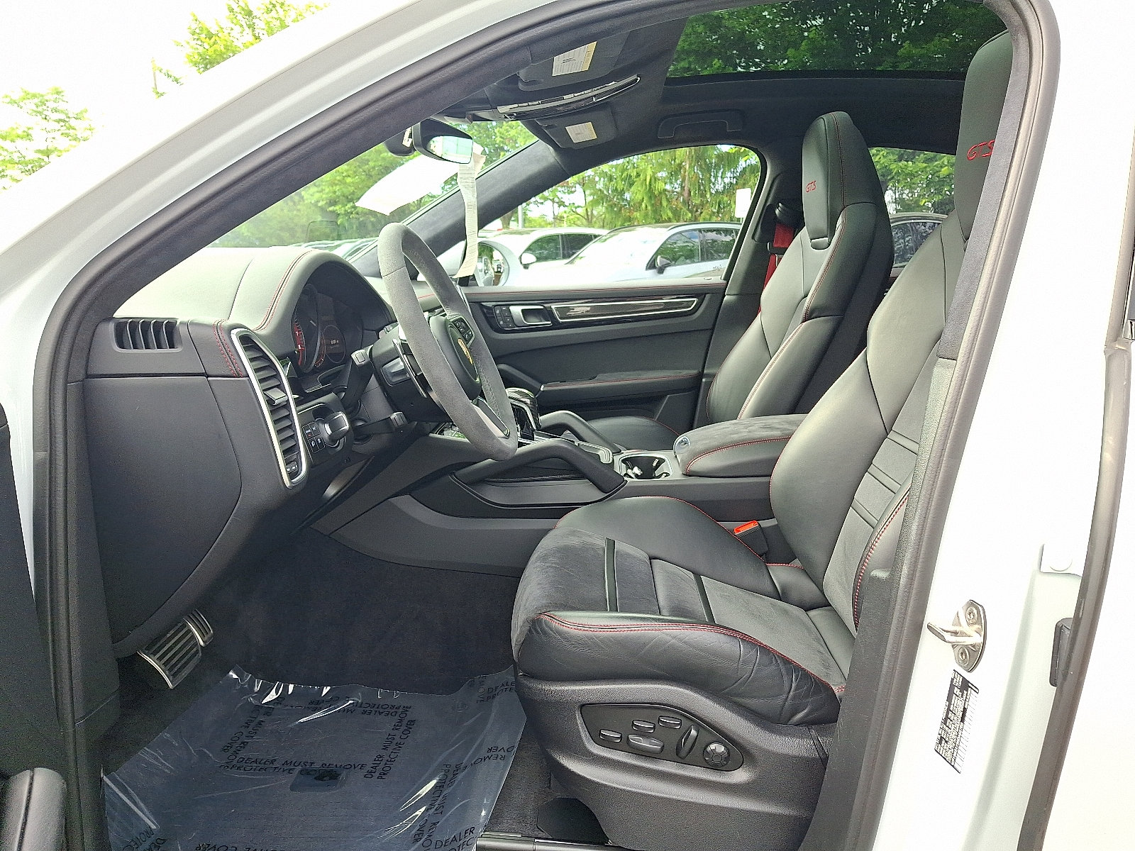 Used 2022 Porsche Cayenne GTS AWD/4WD image 13