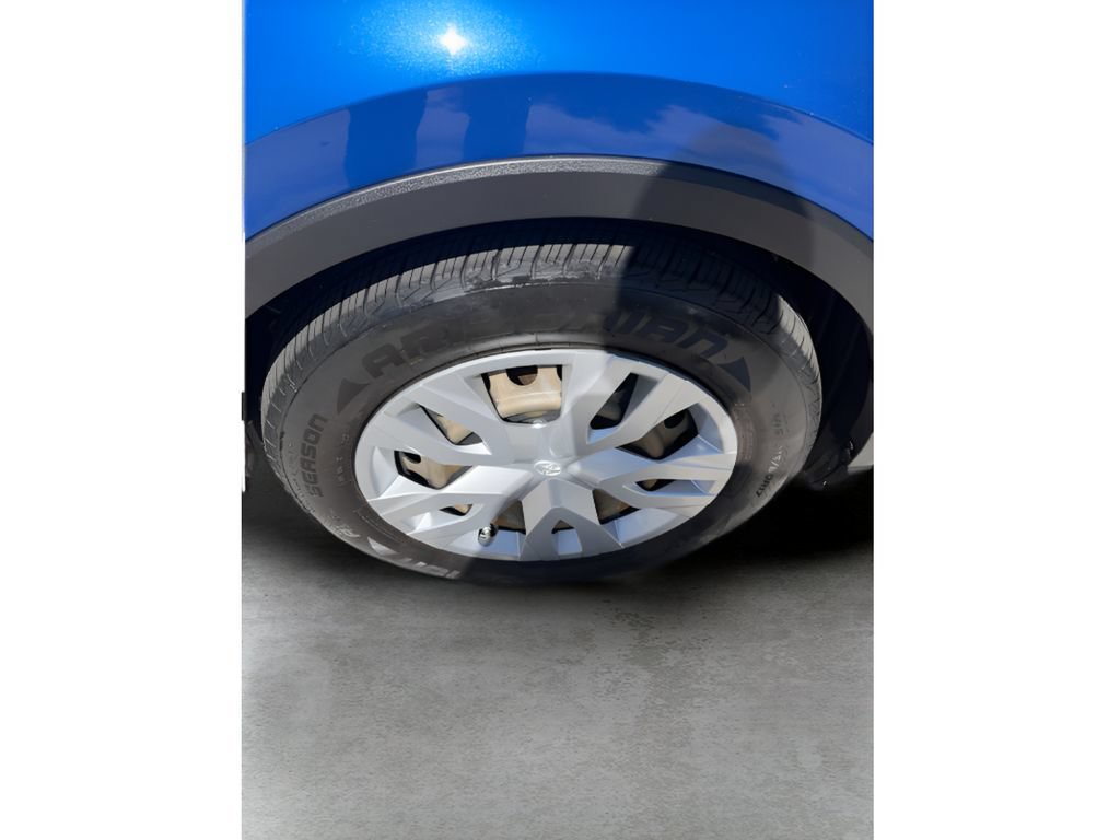 Used 2019 Toyota C-HR LE FWD image 6