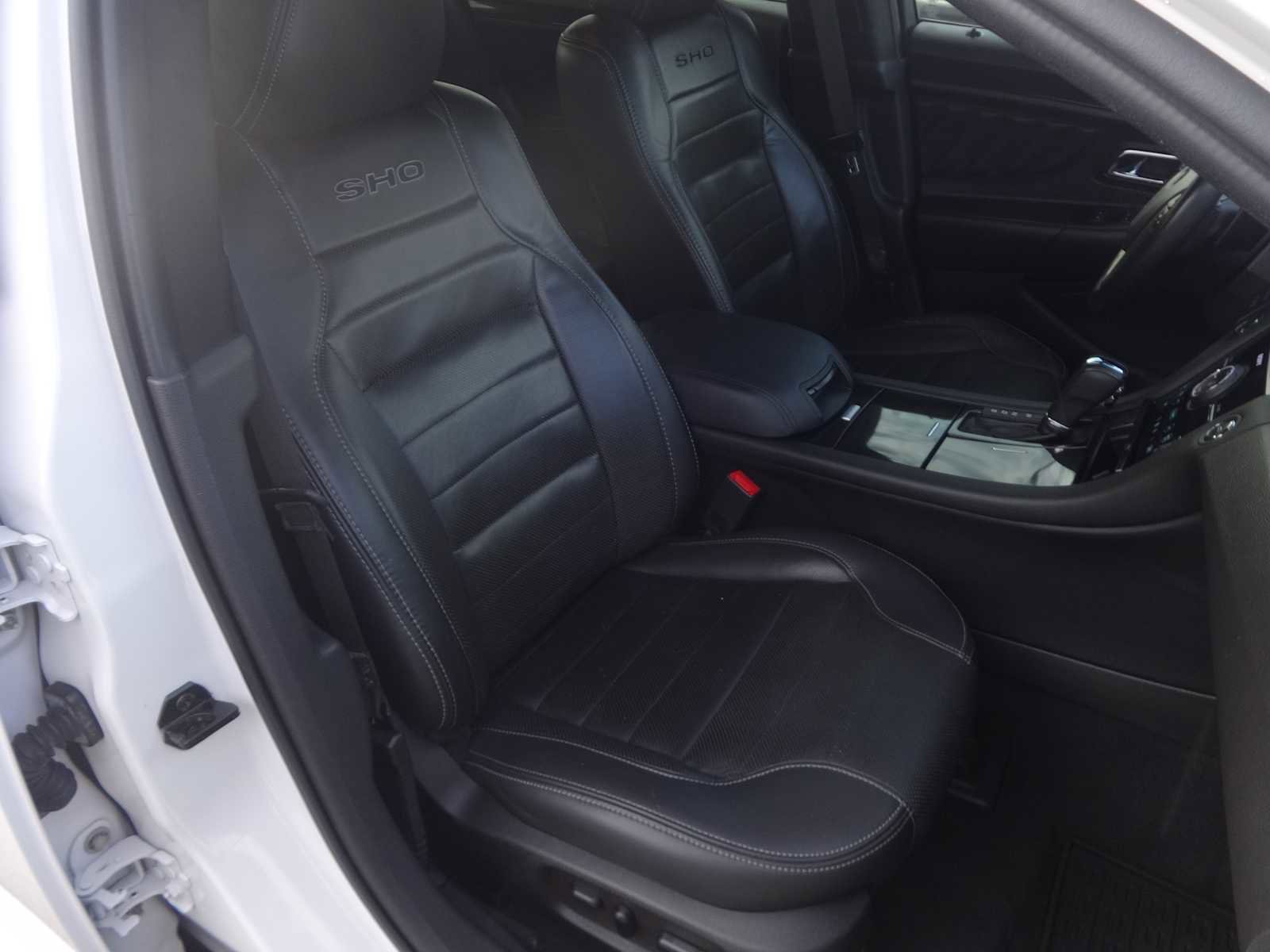 Used 2019 Ford Taurus SHO image 8