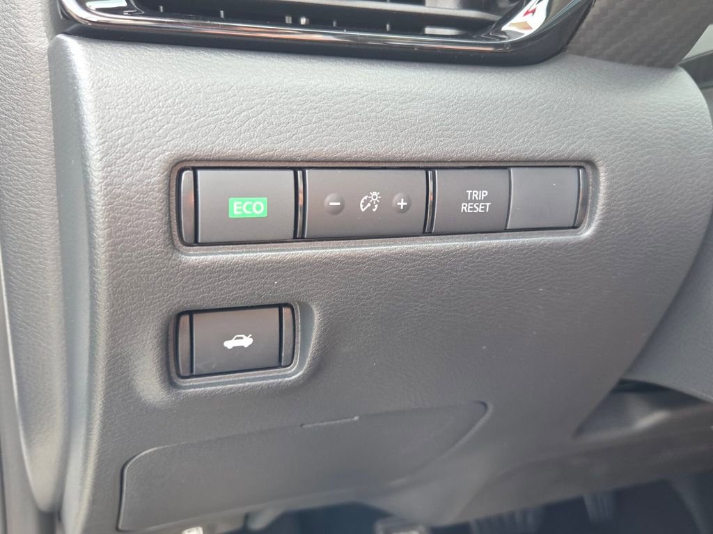 Used 2025 Nissan Sentra SR w/ SR Premium Package image 29